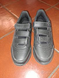 scarpe da ginnastica nere marca Diadora