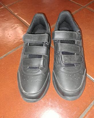 scarpe da ginnastica nere marca Diadora