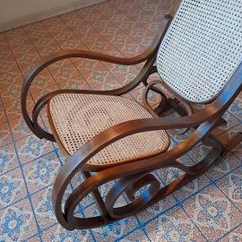 Sedia a dondolo stile Thonet
