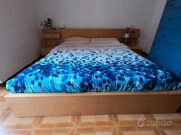 Letto matrimoniale con rete e comodini