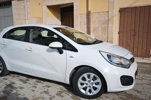 Kia Rio 1.4 crdi 5 porte
