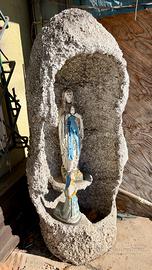 Grotta Madonna Lourdes completa di statue.