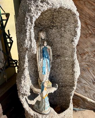 Grotta Madonna Lourdes completa di statue.