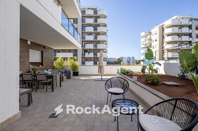 SOLUZIONE RISTRUTTURATA CON AMPIO TERRAZZO E BOX