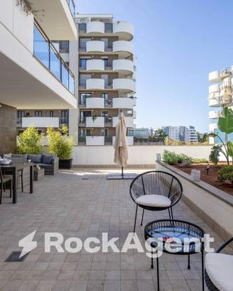 SOLUZIONE RISTRUTTURATA CON AMPIO TERRAZZO E BOX