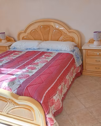 Letto matrimoniale+2comodini+comò 