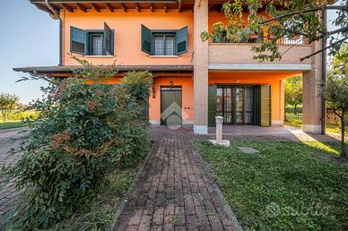 VILLA SINGOLA A REGGIO NELL'EMILIA