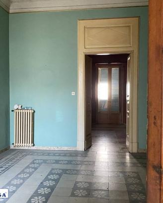 Casa indipendente di 306 m² con più di 5 locali a 