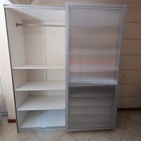 armadio con ante scorrevoli 