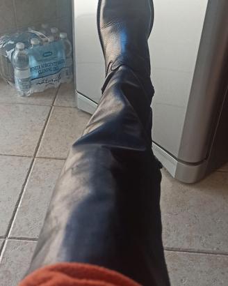 Stivali in pelle nera ,n.40 al ginocchio