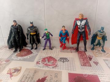 Sei Super Eroi . in materiale plastica 15 euro