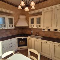 Cucina come nuova di qualità con elettrodomestici