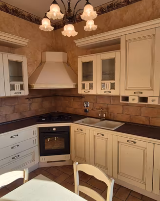 Cucina come nuova di qualità con elettrodomestici