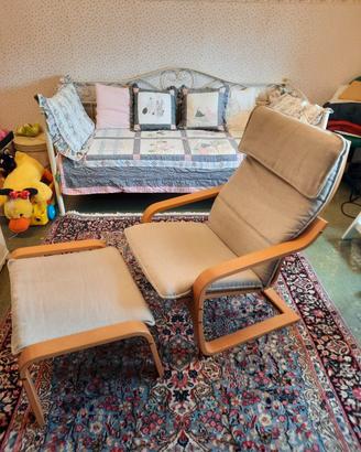 sedia poang ikea con poggia piedi 