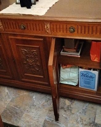 Credenza / Madia in legno massello intagliata – St