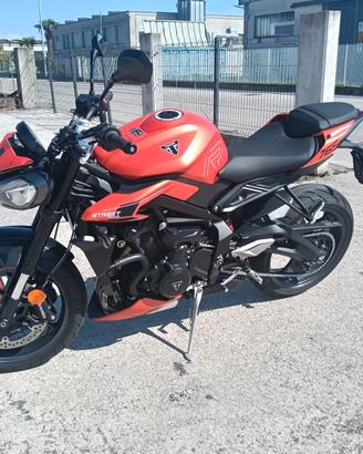Triumph Street Triple 765 R - SOLO 2416 KM - sped 