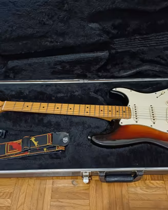 Fender Stratocaster Sunburst U.S.A. 1984 E461585 C