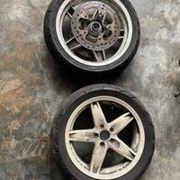 Coppia di pneumatici e cerchioni per scooter