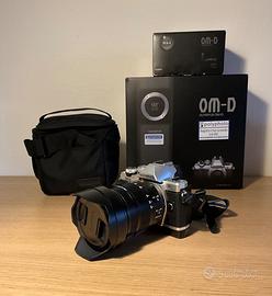 Olympus OM-D con obiettivo LEICA 12-60