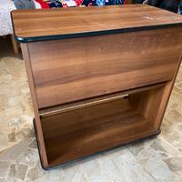 Mobiletto con vetrina