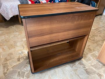 Mobiletto con vetrina