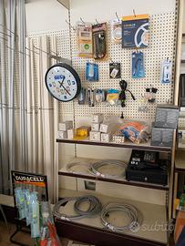 Scaffali da parete per negozio/magazzino/garage