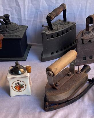 Collezione ferri da stiro e macinacaffè antichi