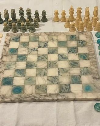 Scacchiera in marmo con pezzi coordinati