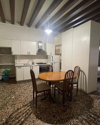 Arredamento interno zona giorno, cucina, camera.