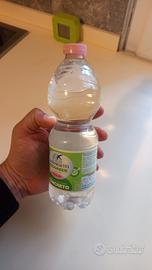 bottiglia d'acqua come nuova, mai usata 