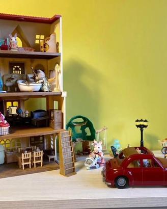 Sylvanian Families Villetta su tre piani e altro