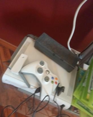 Xbox 360 e tanti giochi (prezzo trattabile)