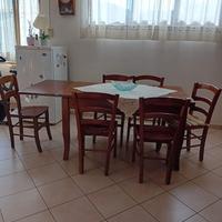 Tavolo da cucina con sedie