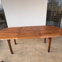 Tavolo e sedie in legno da esterno