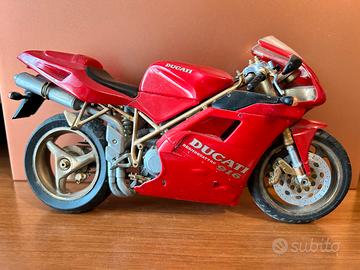 Modellino  moto Tamiya Ducati 916 desmoquattro.