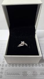 Anello oro bianco 18 kt con diamante certificato