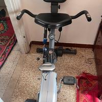 Cyclette orizzontale pieghevole con pesi