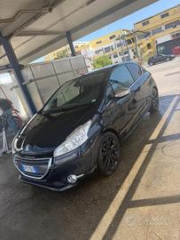Peugeot 208 GT Line 1.6 HDi 92 CV –