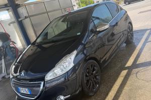 Peugeot 208 GT Line 1.6 HDi 92 CV –