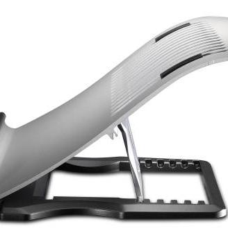 2 supporti laptop: 1 Logitech + 1 Cooler Master