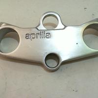 PIASTRA SUPERIORE FORCELLE APRILIA RS 125 USATA