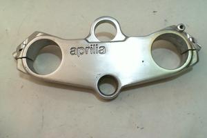 PIASTRA SUPERIORE FORCELLE APRILIA RS 125 USATA
