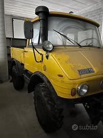 Mercedes unimog 421 con lama spazza neve