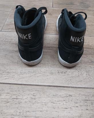 Scarpe nere alte Nike N. 37,5