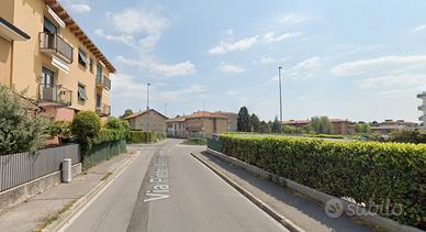 Stanza singola a Monza-posto auto prvt