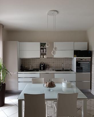 Cucina LUBE 3,70 m con tavolo vetro allungabile