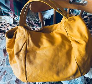 Pezzo “Unico”. Borsa in pelle color Giallo/Senape