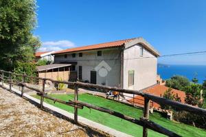 4 LOCALI A PISCIOTTA