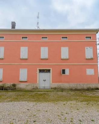 Rustico / Casale di 460 m² con più di 5 locali e b