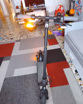 monopattino elettrico segway ninebot 